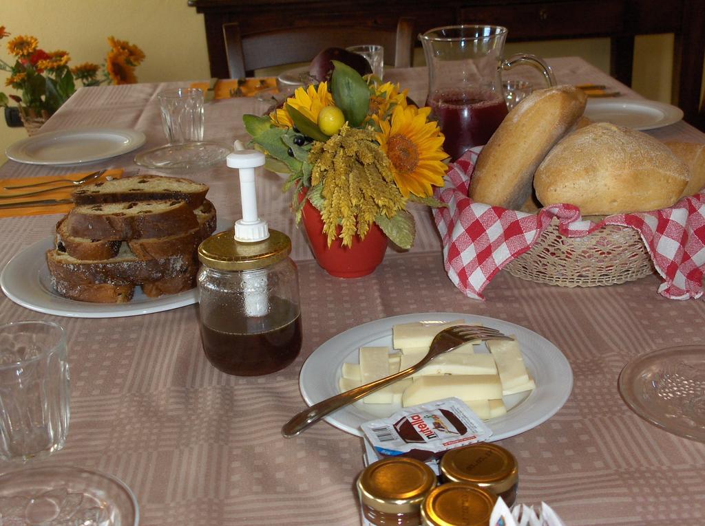 B&B La Gibiana Costigliole d'Asti Habitación foto
